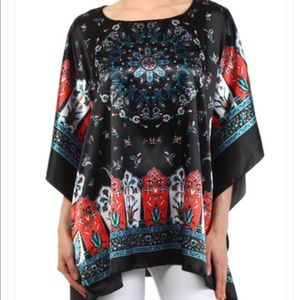 Printed silky tunic with 3/4 kimono sleeves.